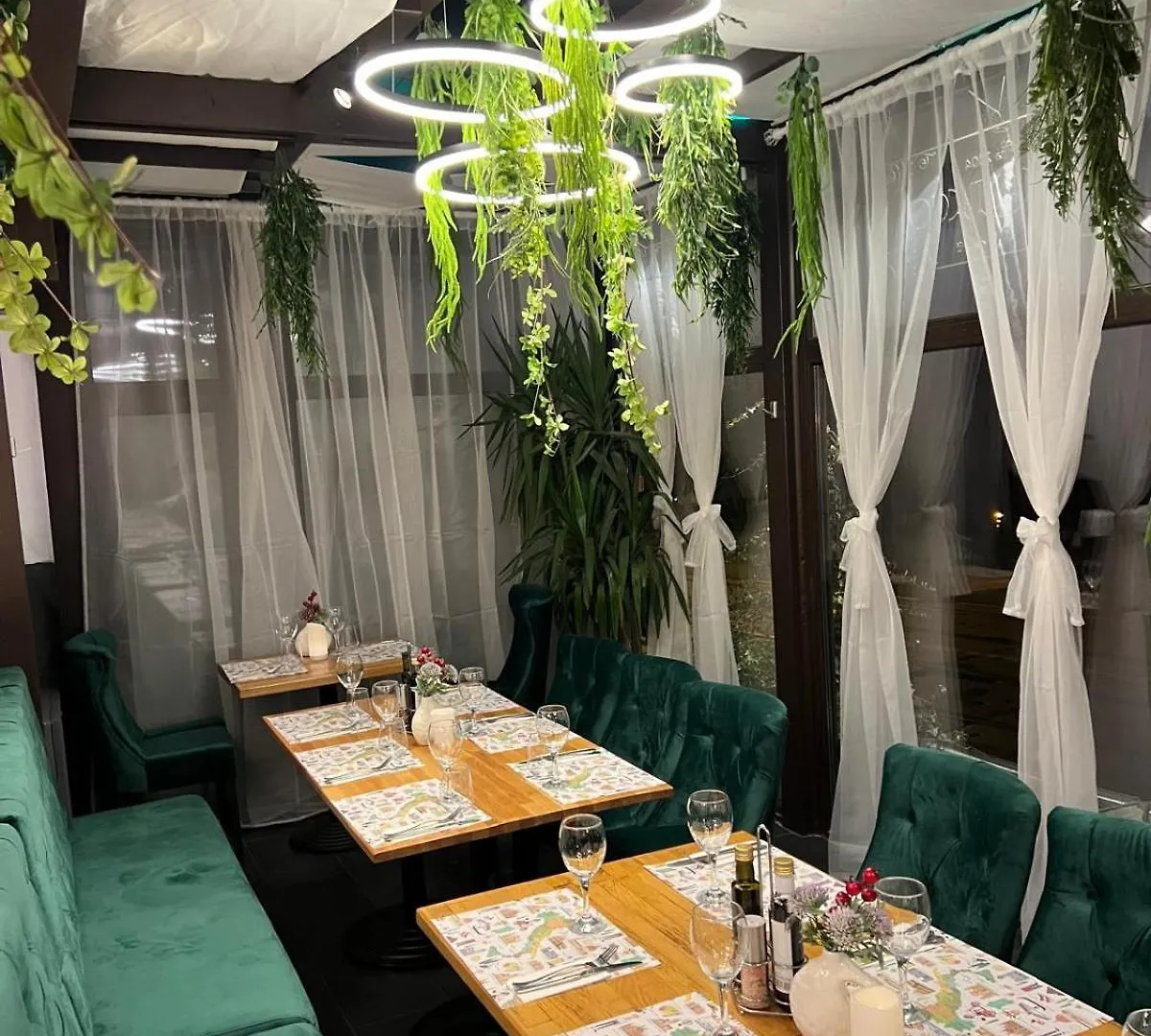 Hotel Les Jardins Carol Bucharest