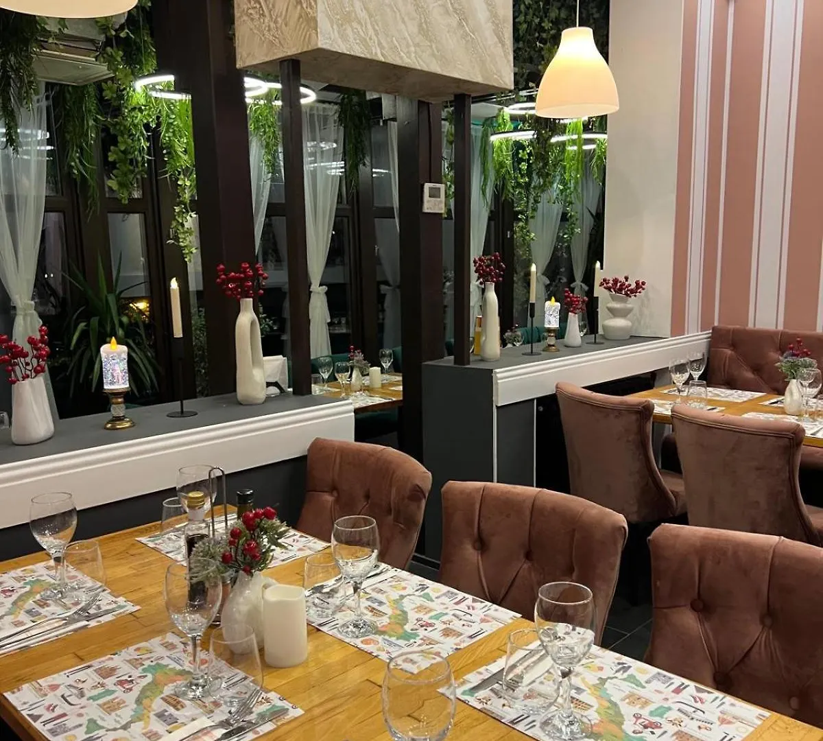Hotel Les Jardins Carol Bucharest 4*,  Romania