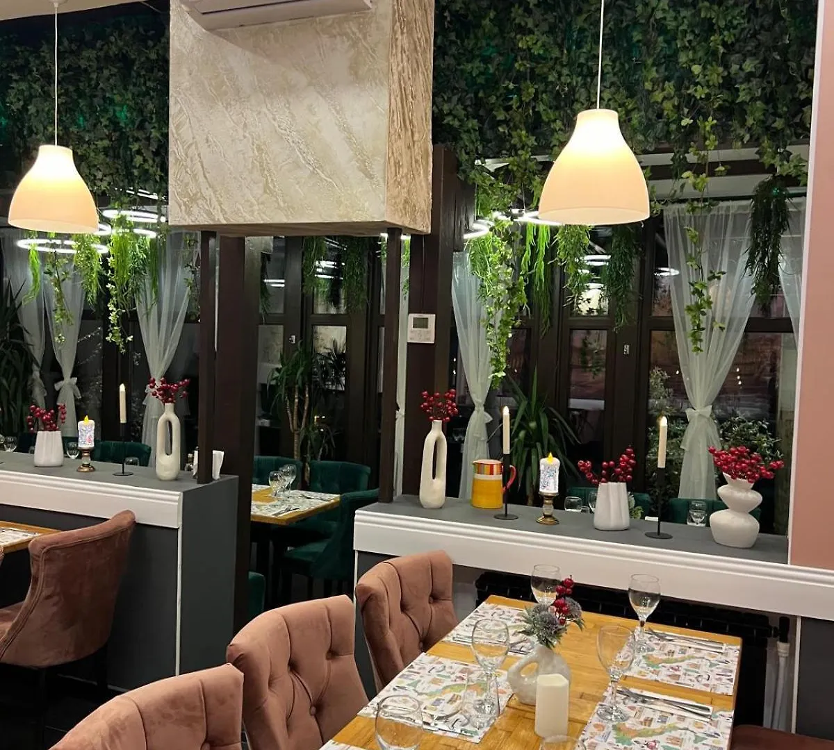 ****  Hotel Les Jardins Carol Bucharest Romania
