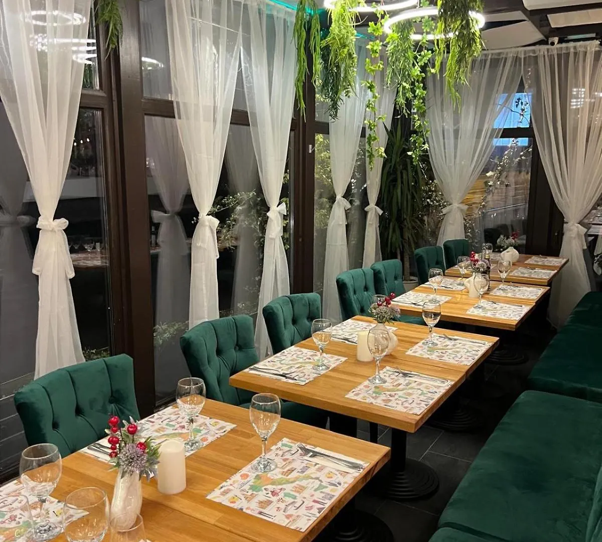 ****  Hotel Les Jardins Carol Bucharest Romania