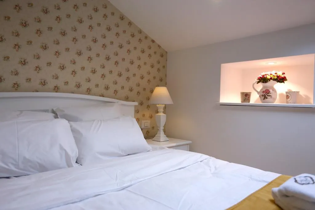 Hotel Les Jardins Carol Bucharest 4*,