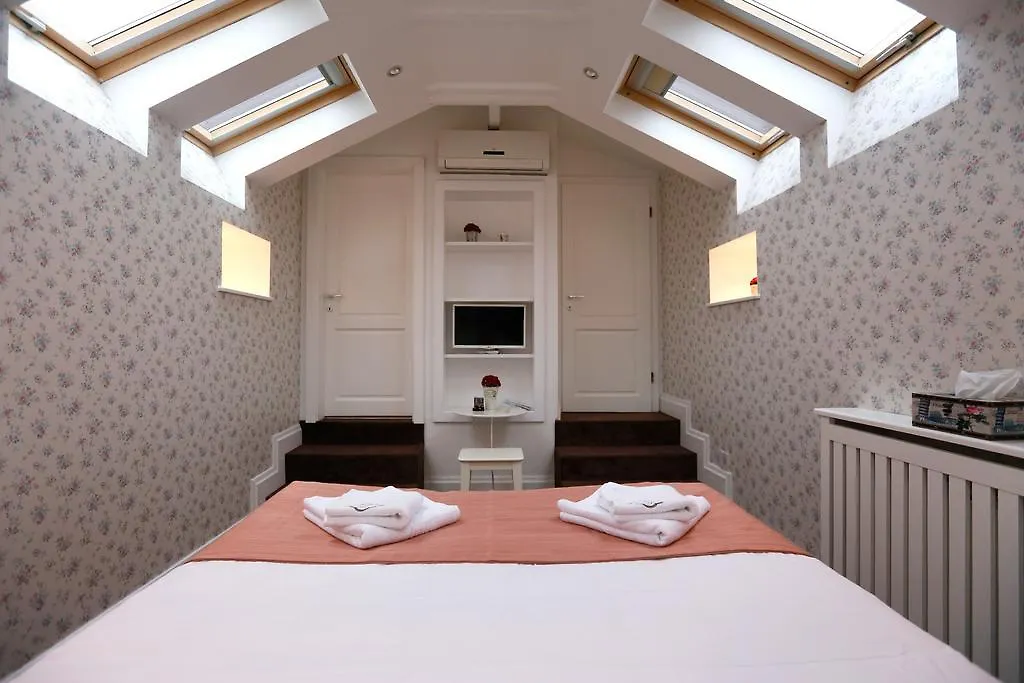 Hotel Les Jardins Carol Bucharest 4*,  Romania