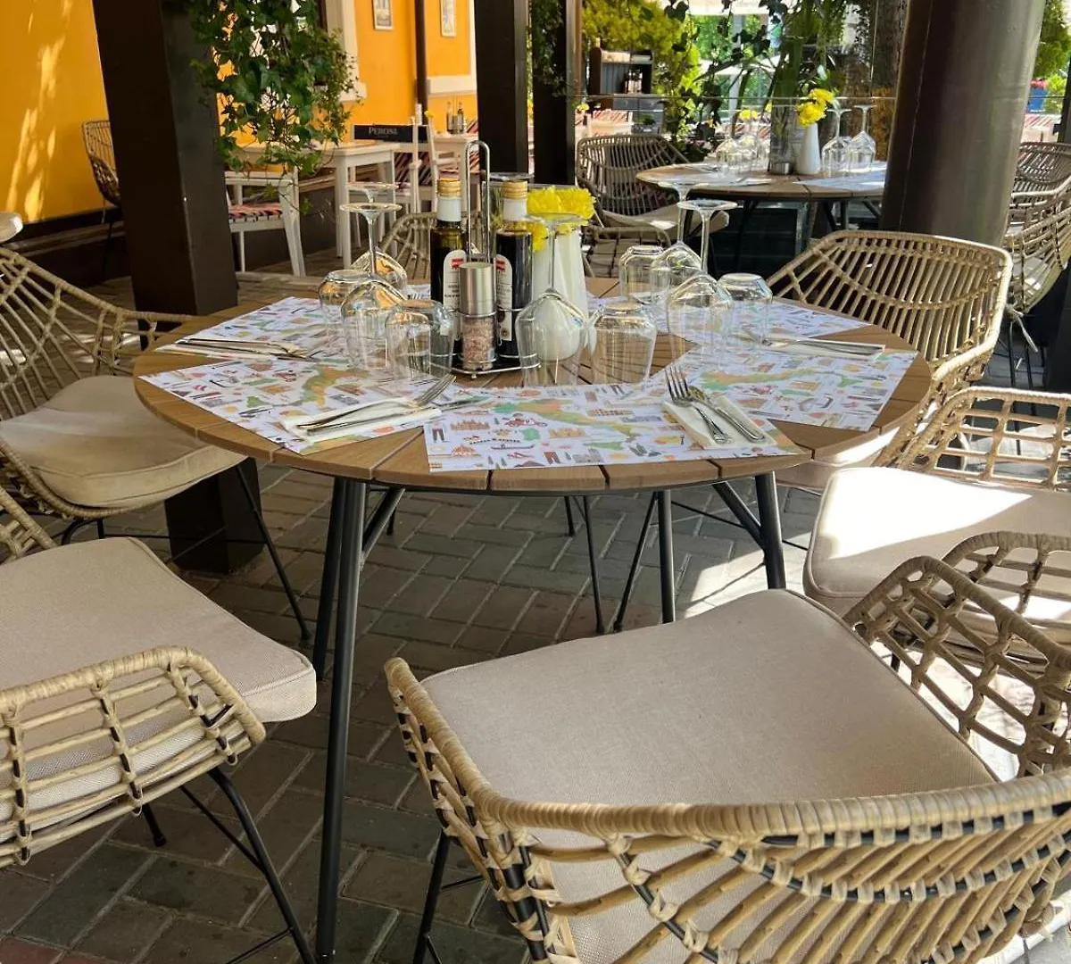 ****  Hotel Les Jardins Carol 부쿠레슈티 루마니아